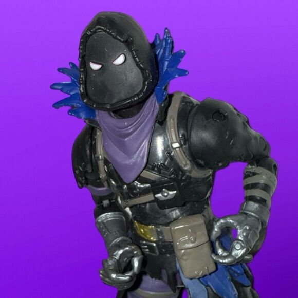 Fortnite Legendary Series Raven 6” Articulated Vinyl Figure B23 - Picture 8 of 9
